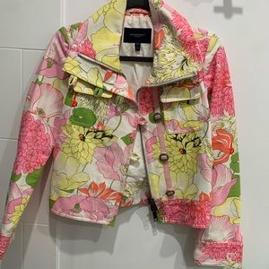 Burberry Women’s Jean Jacket; a Head-turner!  New Size 6